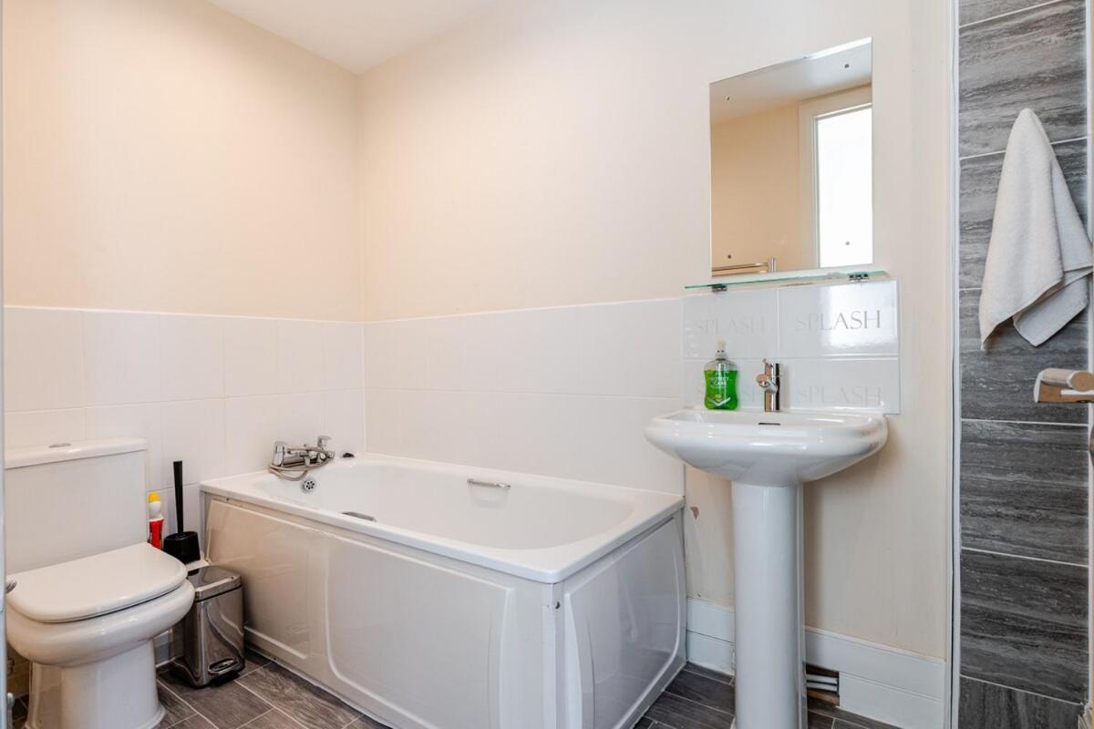 Comfortable 3-Storey House With Free Car Parking Μάντσεστερ Εξωτερικό φωτογραφία