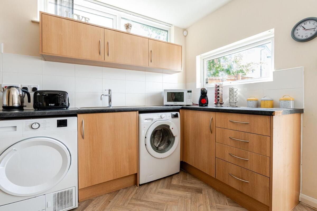 Comfortable 3-Storey House With Free Car Parking Μάντσεστερ Εξωτερικό φωτογραφία