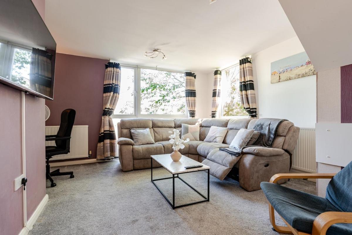 Comfortable 3-Storey House With Free Car Parking Μάντσεστερ Εξωτερικό φωτογραφία